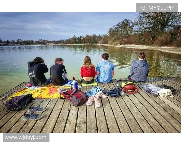 足球明星与家人共享温馨时光的感人瞬间记录与回忆
