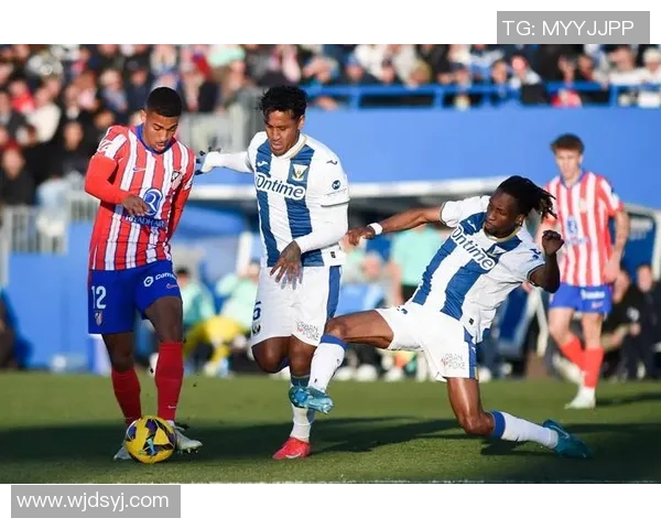 曼联与巴萨历史交锋回顾及两队辉煌成就分析